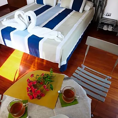 Vistazzurra Bed & Breakfast